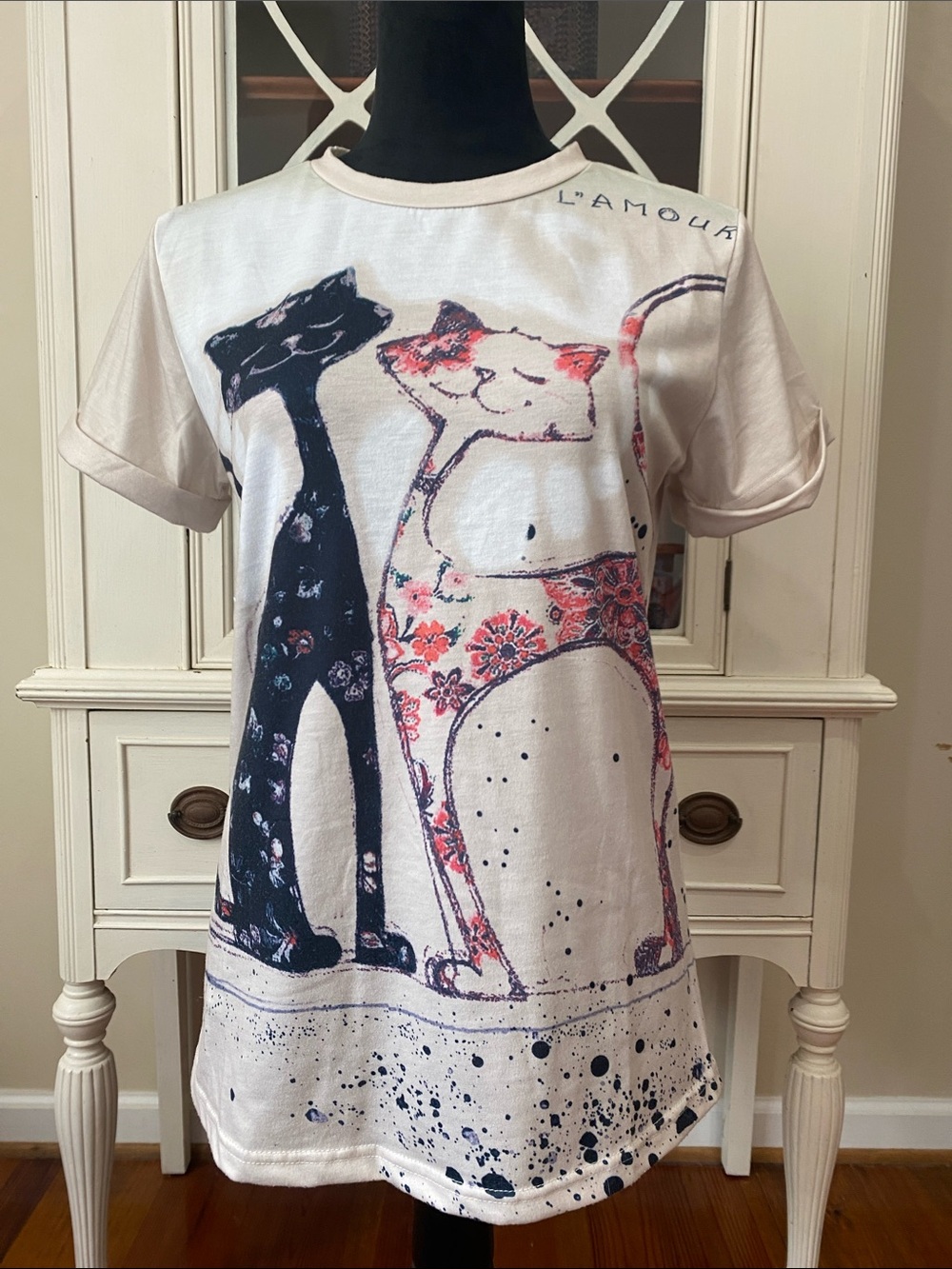 L'Amour Cream Tee with Navy & Pink Floral Cat Print